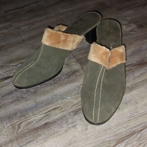 New York Transit gray and tan faux fur trim mules Sz 9